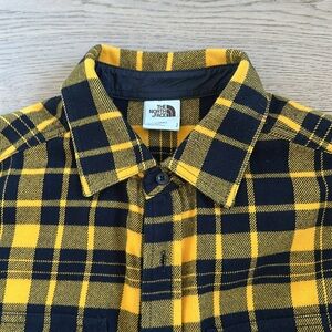 North face Flannel short Men small Neve Worn like New!